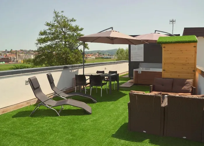 Roof Apartment Art-Pe