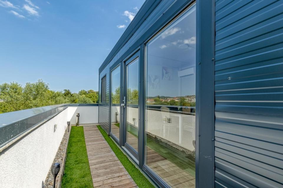 Roof Art-pe Apartment